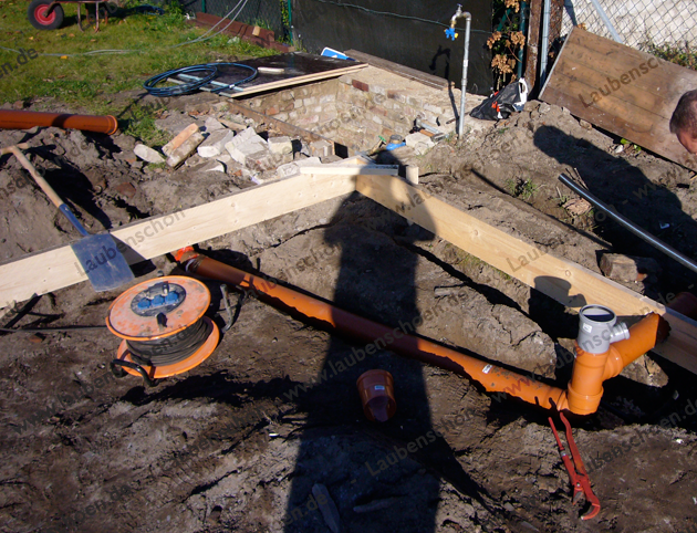 gartenhaus-fundament-2-abfluss-zuleitungen